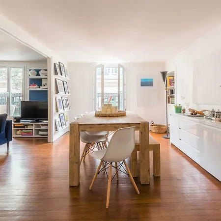 Veeve - Modish Style By The Palais Royal Apartment